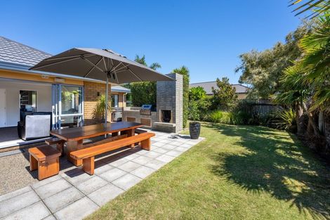 Photo of property in 92 Regent Drive, Paraparaumu Beach, Paraparaumu, 5032