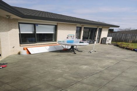 Photo of property in 22 Maghera Drive, East Tamaki Heights, Auckland, 2016