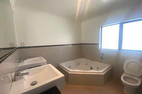 Photo of property in 23 Andy Crescent, Flat Bush, Auckland, 2016