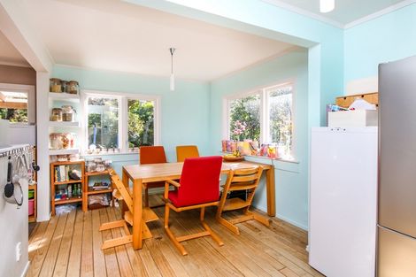 Photo of property in 89 Laingholm Drive, Laingholm, Auckland, 0604