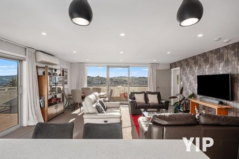 Photo of property in 5 Spitfire Place, Newlands, Wellington, 6037