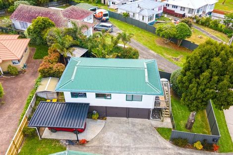 Photo of property in 2b Porter Avenue, Te Atatu South, Auckland, 0610