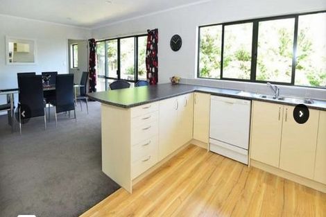 Photo of property in 91c Wade River Road, Stanmore Bay, Whangaparaoa, 0932