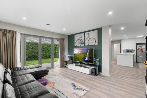 Photo of property in 8 Providence Place, Redwood, Christchurch, 8051