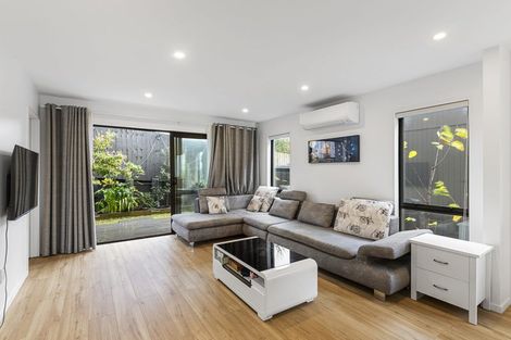 Photo of property in 12e Kelwyn Road, Kelston, Auckland, 0602