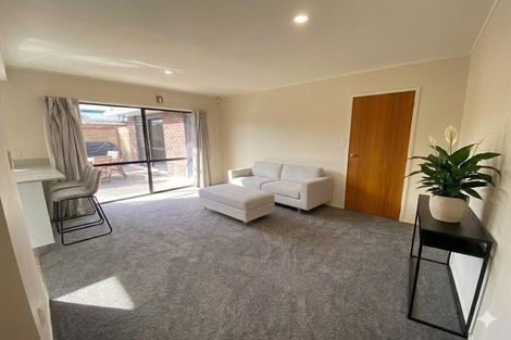 Photo of property in 7 Kadina Place, Botany Downs, Auckland, 2010