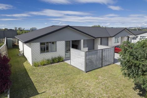 Photo of property in Waterview Estate, 32/4 Greystone Place, Omokoroa, 3114