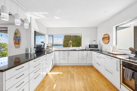 Photo of property in 1126 Whangaparaoa Road, Tindalls Beach, Whangaparaoa, 0930