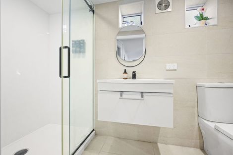 Photo of property in 73 Bradbury Road, Botany Downs, Auckland, 2010