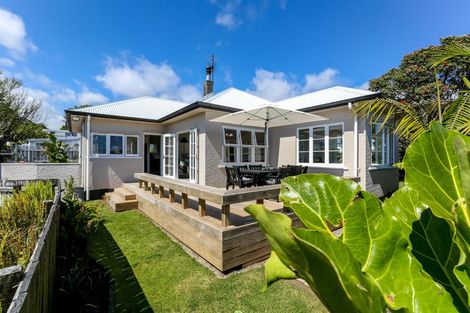 Photo of property in 81 Paynters Avenue, Strandon, New Plymouth, 4312