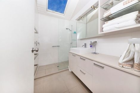 Photo of property in 1/188 East Coast Road, Forrest Hill, Auckland, 0620