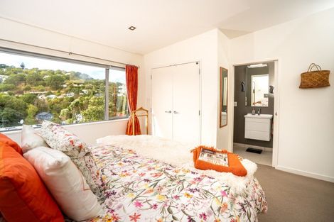 Photo of property in 37 Tiketike Way, Brooklyn, Wellington, 6021