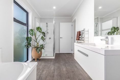 Photo of property in 3a Koreke Close, Kenepuru, 5022