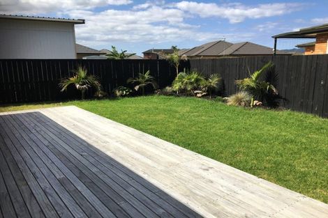 Photo of property in 2 Kamahi Place, One Tree Point, 0118