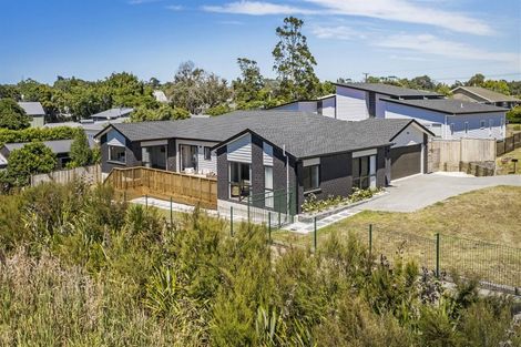 Photo of property in 43 Huarahi Pai Road, Huapai, Kumeu, 0810