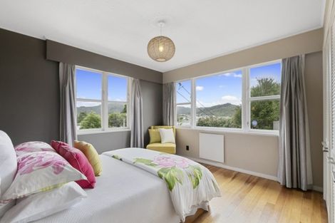 Photo of property in 121 Wainuiomata Road, Wainuiomata, Lower Hutt, 5014