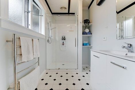 Photo of property in 81 Kiwi Esplanade, Mangere Bridge, Auckland, 2022