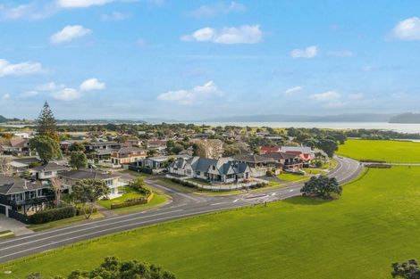 Photo of property in 81 Kiwi Esplanade, Mangere Bridge, Auckland, 2022