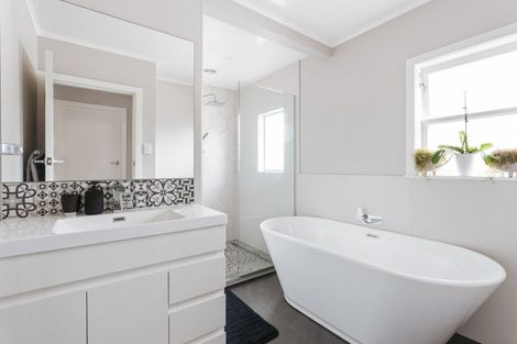 Photo of property in 23 Karaka Road, Otumoetai, Tauranga, 3110