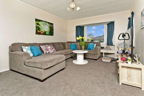 Photo of property in 37 Meadowood Drive, Unsworth Heights, Auckland, 0632