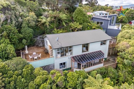 Photo of property in 2 Singers Road, Korokoro, Lower Hutt, 5012