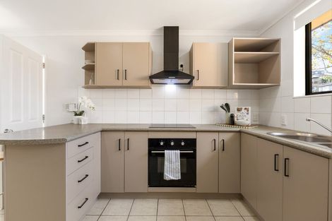 Photo of property in 185 Keri Vista Rise, Papakura, 2110