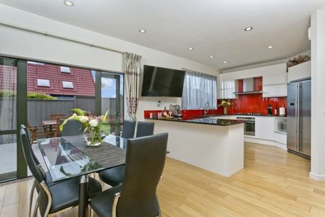 Photo of property in 77a Ocean View Road, Hillcrest, Auckland, 0627