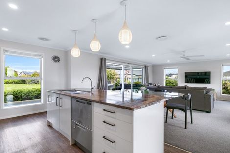 Photo of property in 15 Gladys Place, Levin, 5510