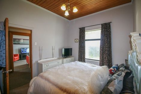 Photo of property in 6 Ocean Beach Road, Bluff, 9814