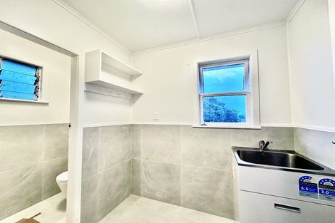 Photo of property in 15 Farnborough Crescent, Mangere, Auckland, 2022