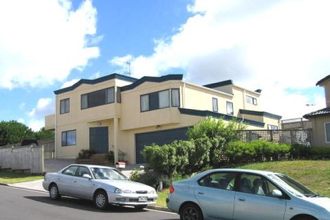 Photo of property in 2 Highgrove Lane, Totara Vale, Auckland, 0632