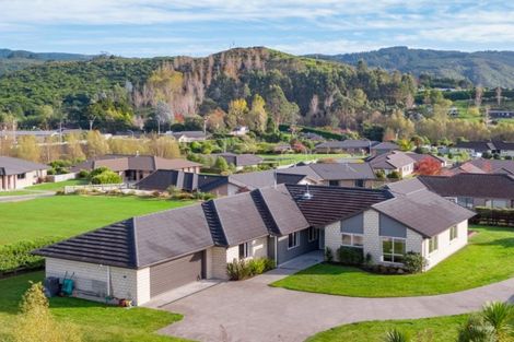 Photo of property in 14 Jade Crescent, Timberlea, Upper Hutt, 5018