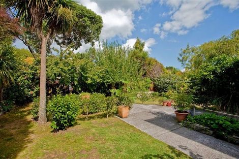Photo of property in 9 Munstead Place, Hillcrest, Auckland, 0627