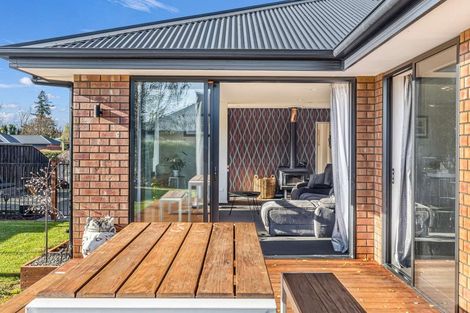 Photo of property in 8 Stonebridge Lane, Oxford, 7430