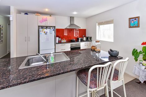 Photo of property in 124 Popokatea Drive, Takanini, 2112