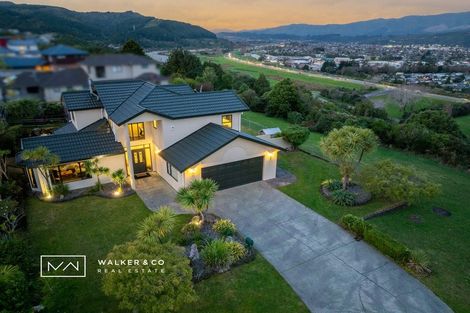 Photo of property in 2 Kirton Drive, Riverstone Terraces, Upper Hutt, 5018