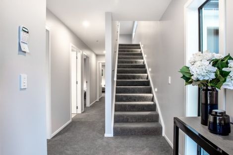 Photo of property in 42 Domett Street, Newlands, Wellington, 6037