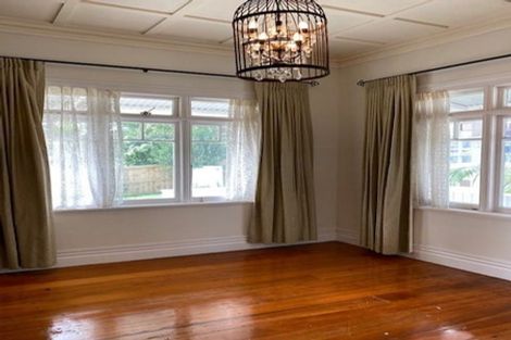 Photo of property in 33 Glencoe Road, Browns Bay, Auckland, 0630