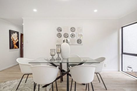 Photo of property in 2 Stitchbird Close, Murrays Bay, Auckland, 0630