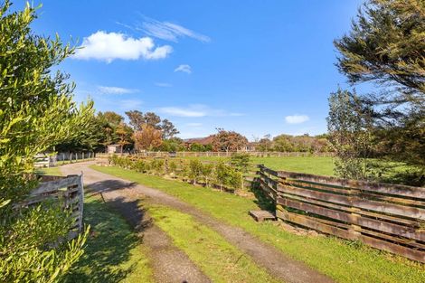 Photo of property in 468 Tararua Road, Levin, 5571