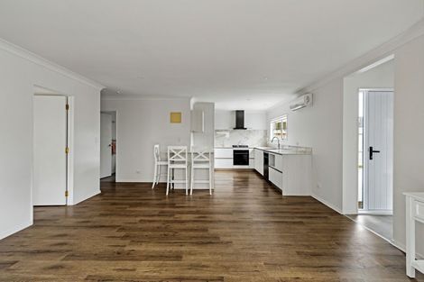 Photo of property in 1/69 Bay Street, Red Beach, 0932