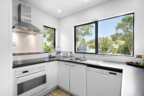 Photo of property in 15a Tallington Crescent, Torbay, Auckland, 0630