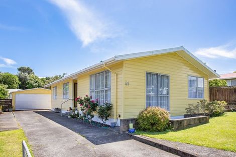 Photo of property in 69 Gloaming Hill, Titahi Bay, Porirua, 5022