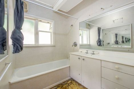 Photo of property in 10 The Rigi, Northland, Wellington, 6012