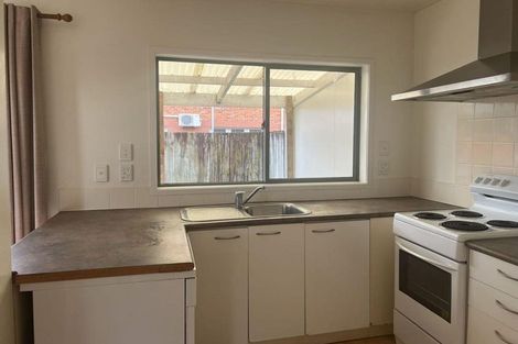 Photo of property in 2/5 Kilham Avenue, Northcote, Auckland, 0627