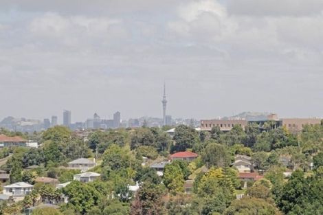 Photo of property in 75b Target Road, Totara Vale, Auckland, 0629