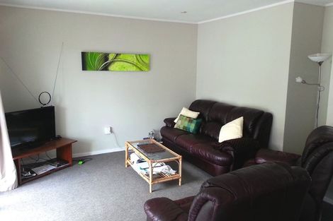 Photo of property in 2/550 Glenfield Road, Glenfield, Auckland, 0629