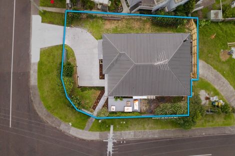 Photo of property in 2 Lowtherhurst Road, Massey, Auckland, 0614