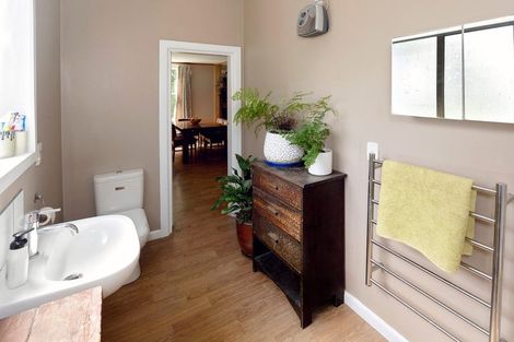 Photo of property in 15 High Street, Hawarden, 7385