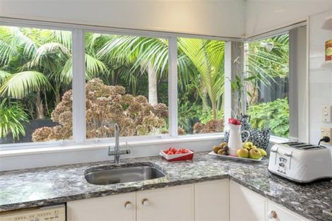 Photo of property in 16 Casabella Court, Northpark, Auckland, 2013